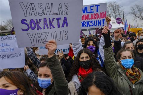K­a­d­ı­n­l­a­r­ ­S­o­k­a­k­t­a­:­ ­­İ­s­t­a­n­b­u­l­ ­S­ö­z­l­e­ş­m­e­s­i­­n­i­ ­U­y­g­u­l­a­­